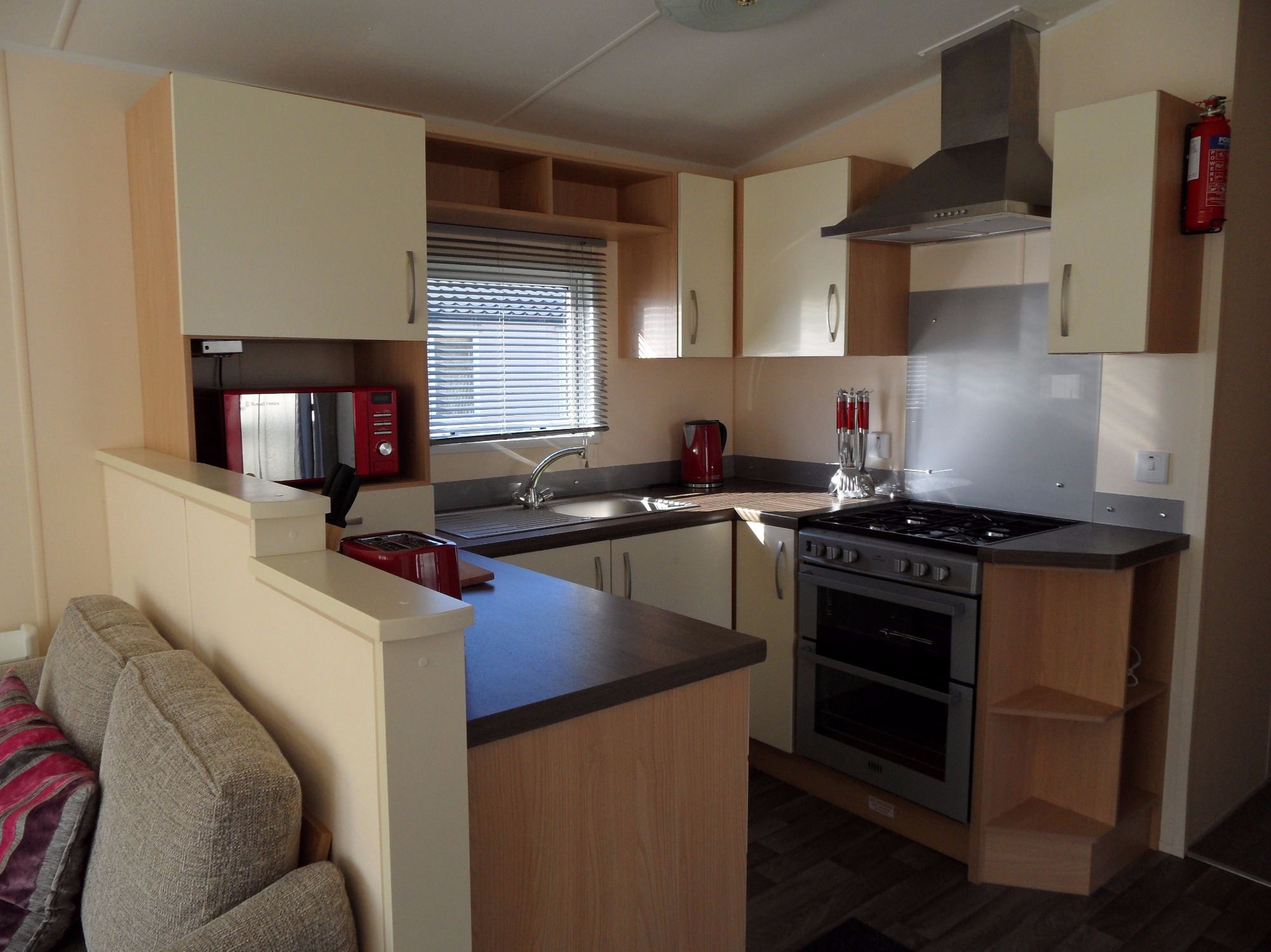 Butlins Skegness 3 bedroom caravan parkside 39