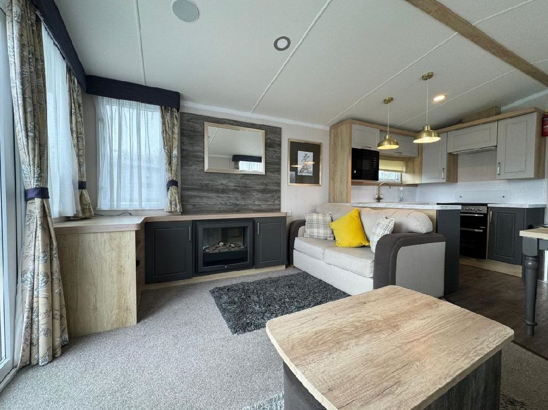 4 bedroom 10 berth Linwood Caravan