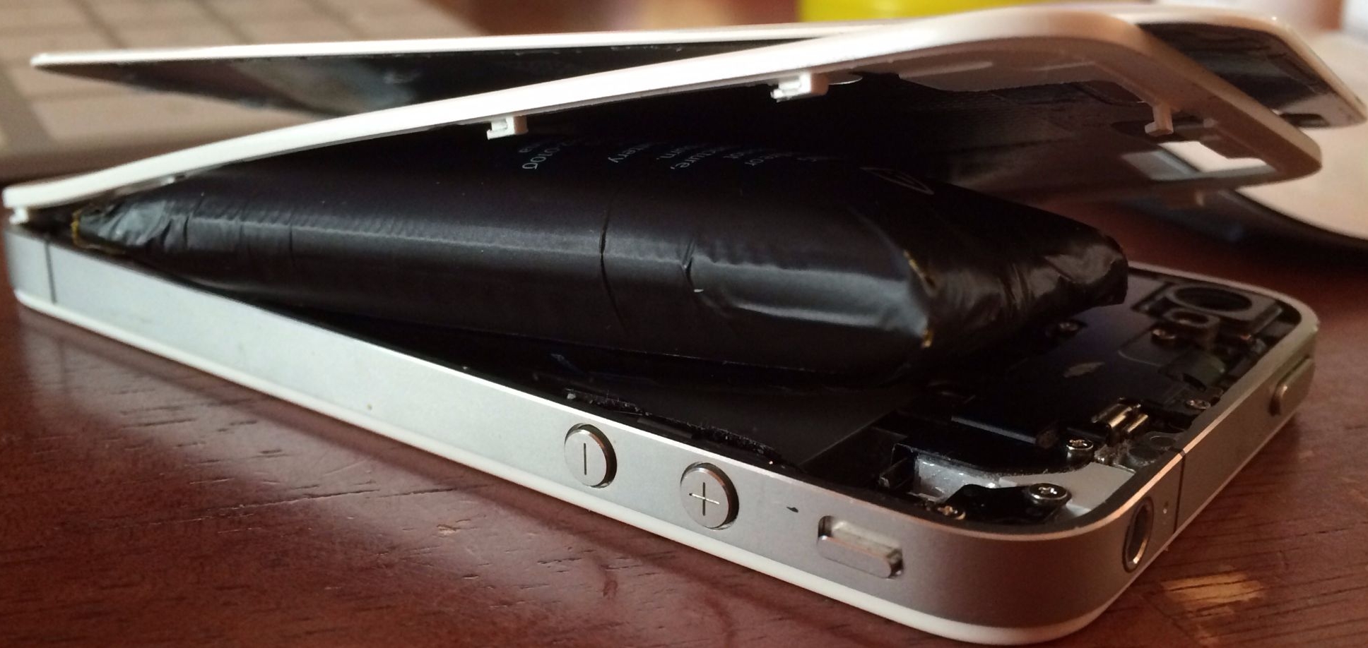 iphone 4 with swollen battery