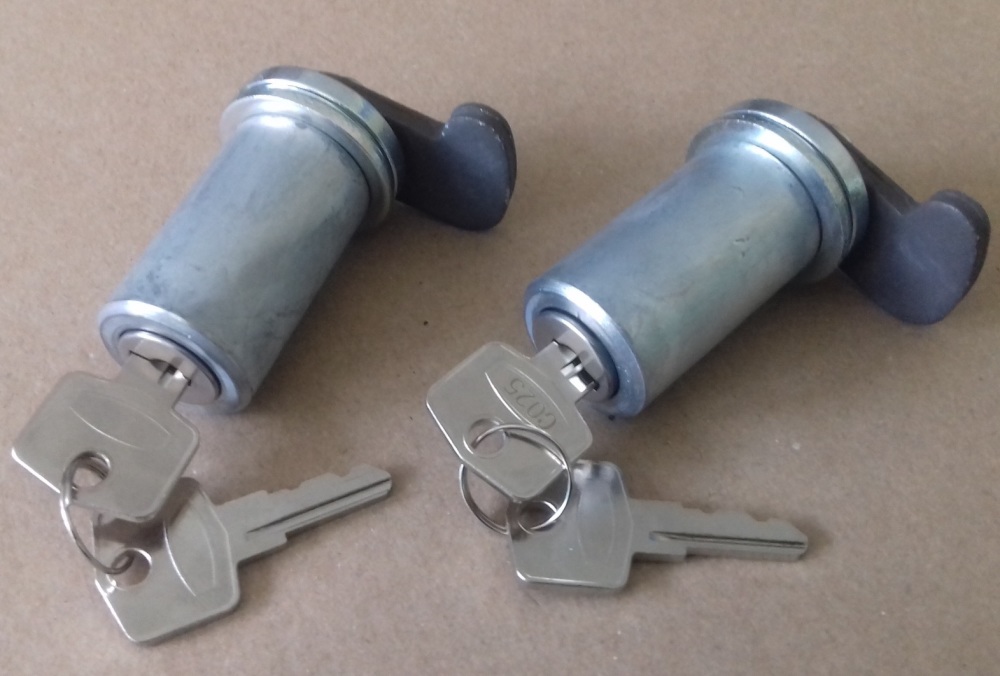 320609 (2) - Lock and Keys, Slam Type Door Latch, Set of 2