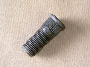 FRC 5926 - Stud for Road Wheel Nuts, 16mm x 40mm long