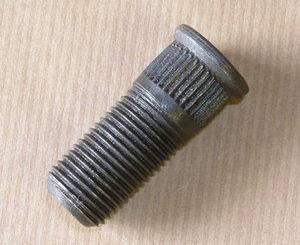FRC 6137 -Stud for Road Wheel Nuts, 16mm x 45mm long