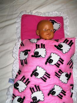 Dolls quilted bedding set in pink