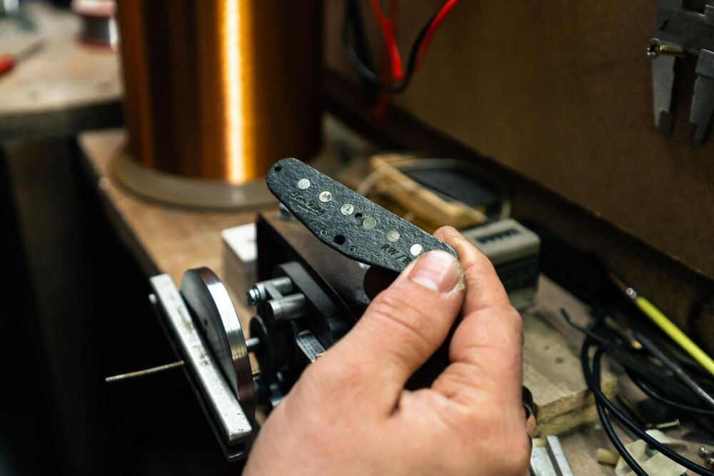 Stratocaster 2  various output pickup RW/RP