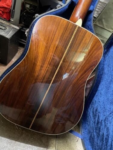 close up of back of fender 12 string