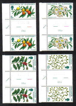 Guernsey Stamps 1978 Christmas - Gutter pairs MINT (z567)