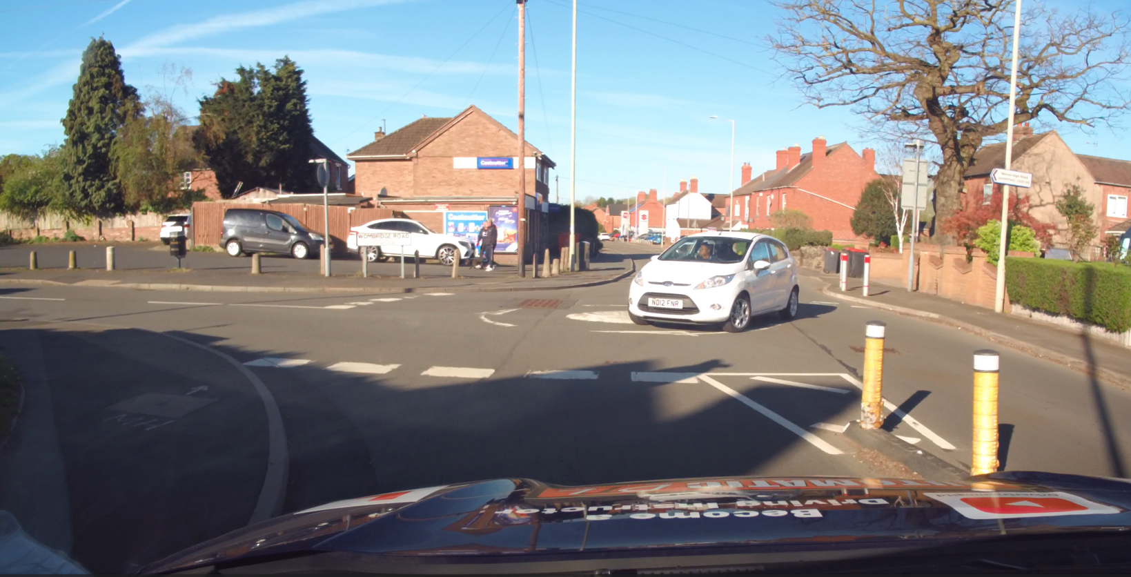 Speed &acirc; What are they preparing to do?  Speed is one of the most reliable indicators.      Slowing down &acirc; likely turning or stopping    Maintaining speed &acirc; likely continuing  Once again more caution is needed as the junction may be closed so they are slowing down but once they see its clear, they are continuing