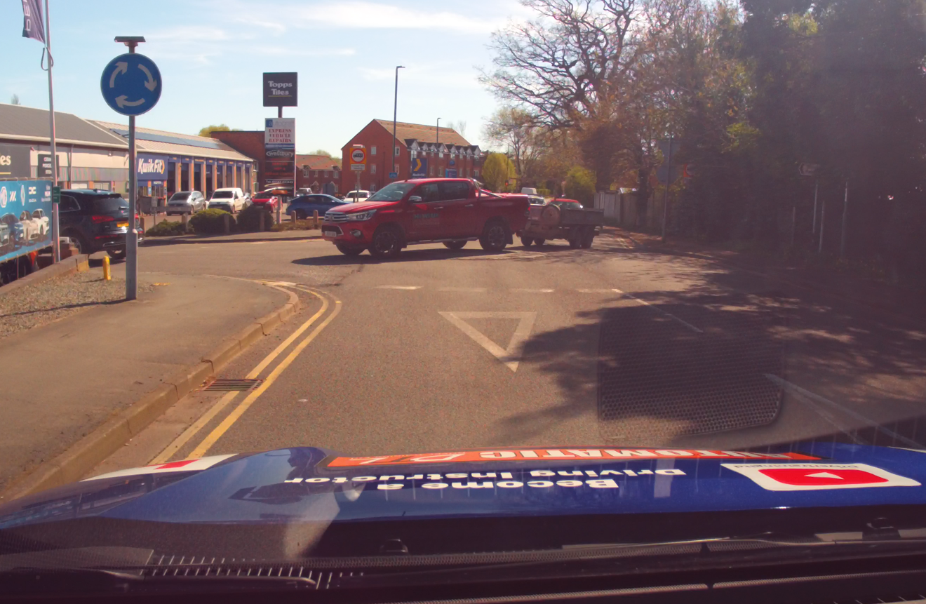 path around a mini roundabout.  What they might do  Teach your pupil to expect that larger vehicles may:      Drive over the centre of the mini roundabout    Cut across lanes    Swing wide before turning    Enter your space earlier than expected  Sometimes it can look like they are ignoring the roundabout completely&acirc;but in reality, they&acirc;re just managing their size.