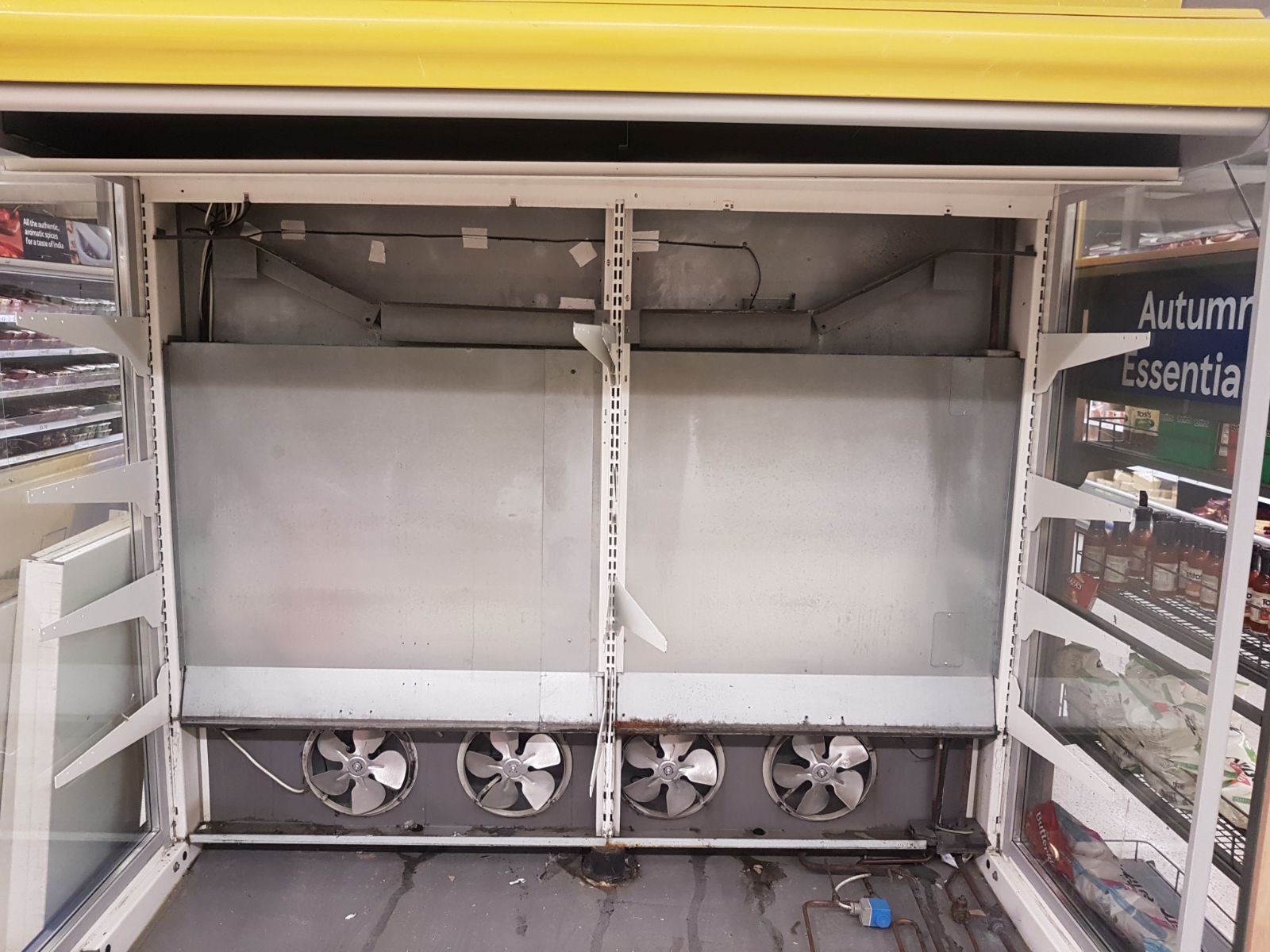 supermarket refrigeration case cleaning