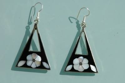 Mexican earrings inlaid with shell  (mex09)