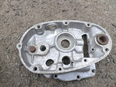 triumph un it middle gearbox case