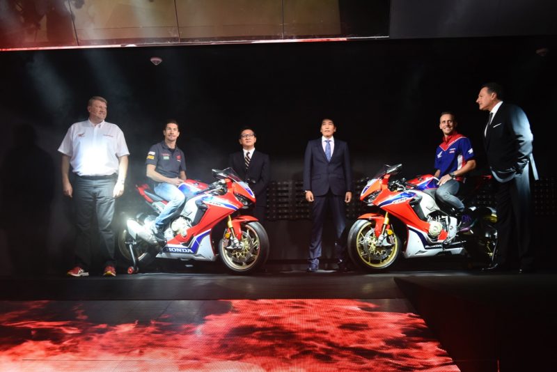 Freddy Foray and Nicky Hayden unveil the brand-new 2017 Honda CBR1000RR Fir