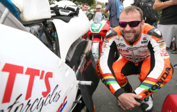 Bruce Anstey rips up the record books in Dunlop Lightweight Classic TT Race