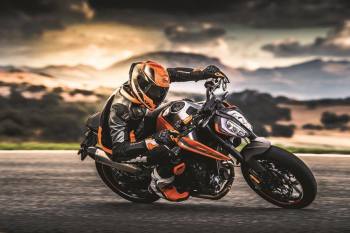 KTM 790 DUKE 2018 - Motorcycle Live