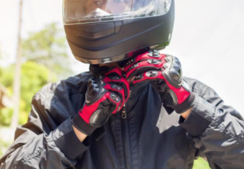 Protective Clothing to Wear When Riding a Motorcycle