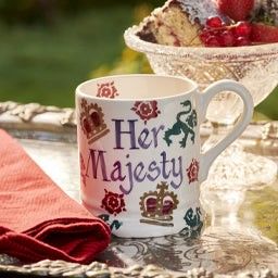 You can personalise this half pint mug 