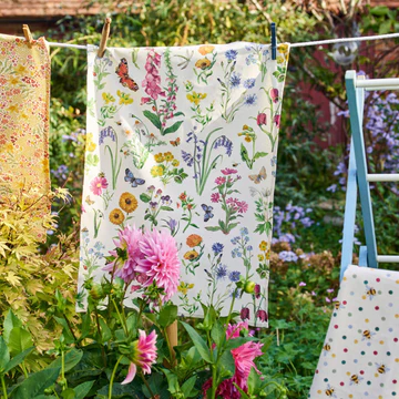 This is a very pretty Wild Flowers Tea Towel