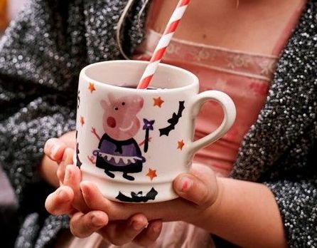 This is the Peppa & George Halloween Small Mug