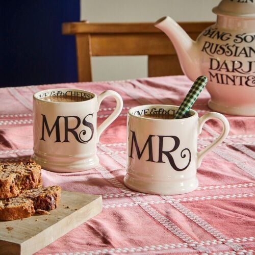 There's Black Toast 'Mr & Mrs' Set of 2 1/2 Pint Mugs Boxed 