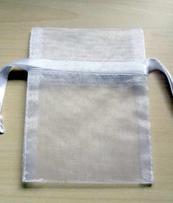 WHITE DRAWSTRING ORGANZA BAG (bag only)