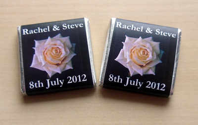 IVORY ROSE ON BLACK BACKGROUND - mini 4.5g favour