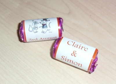 MICE COUPLE (Gold) LOVE HEARTS (2 sizes)