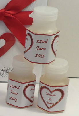 RED HEART OUTLINE - bubbles (hexagonal shaped)