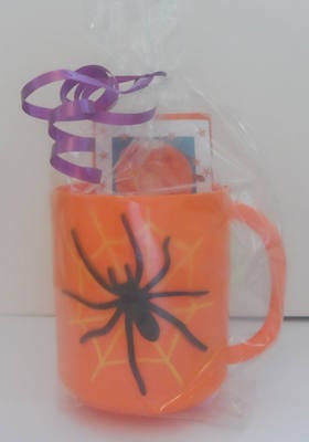 SPIDER CHOC 'n' MUG - 40g personalised bar in halloween plastic mug