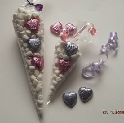 MINI MARSHMALLOW LARGE VALENTINE CONES