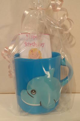 DOLPHIN CHOC 'n' MUG - 40g personalised bar in child's plastic mug