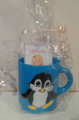 PENGUIN CHOC 'n' MUG - 40g personalised bar in child's plastic mug