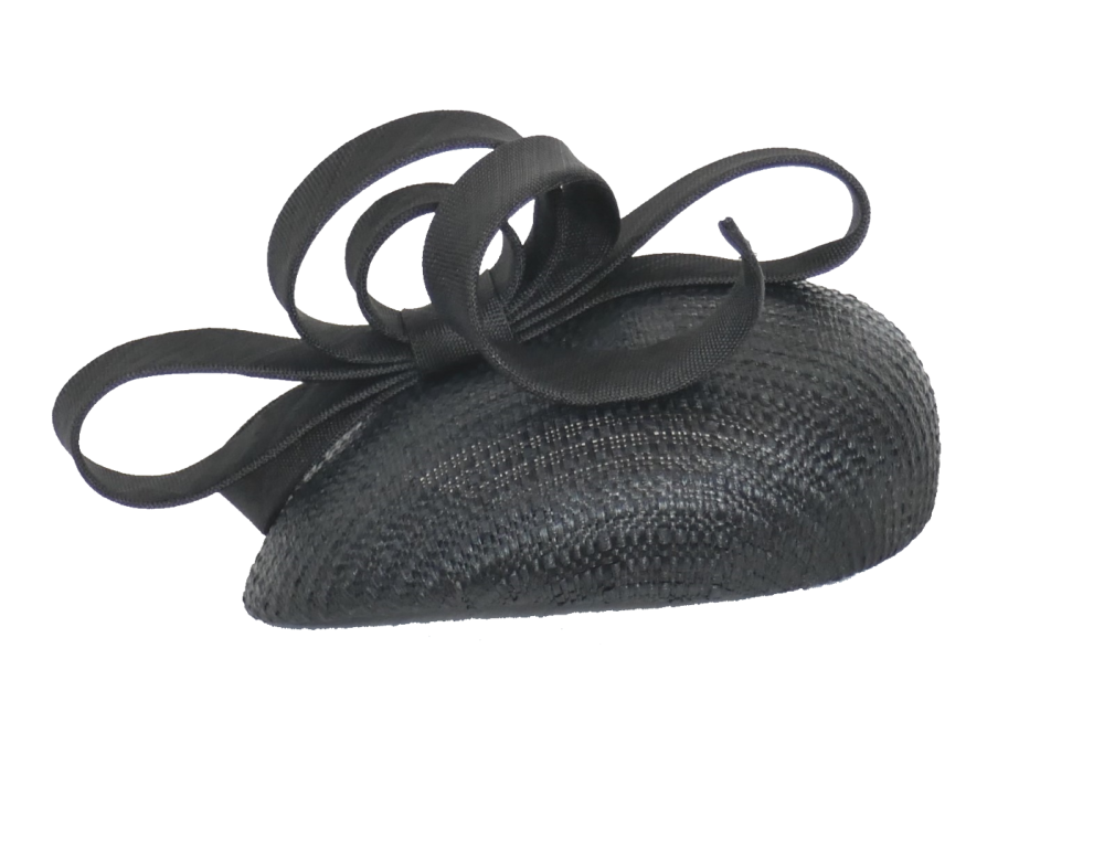 Black teardrop shaped beret percher by Whiteley 434/144