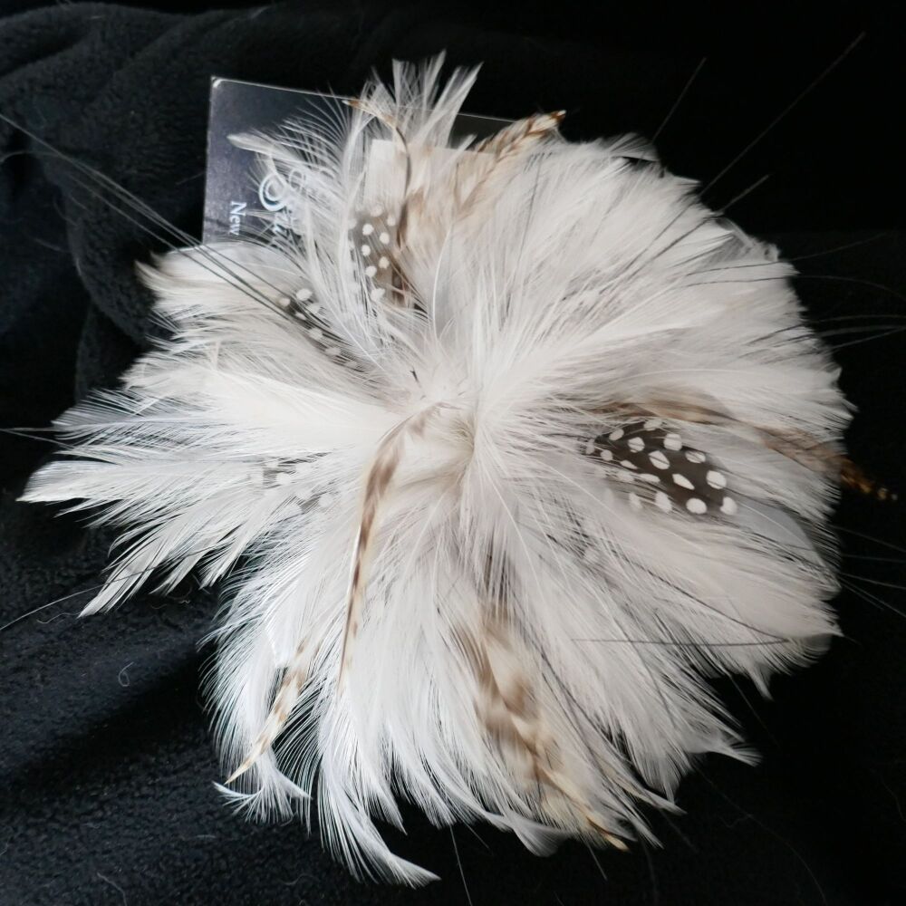 Ivory hackle & spotted guinea fowl feather fascinator BET-276