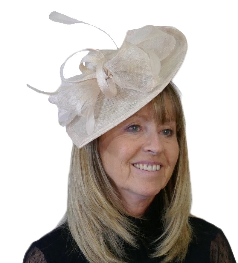 AD9 - Almond shaped disc hat Champagne