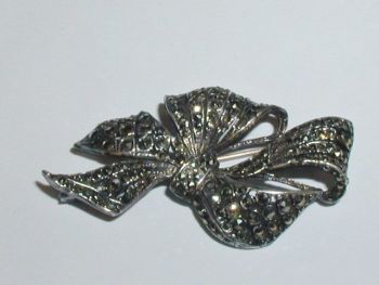 Art Deco Marcasite Sterling Silver Scrolling Bow Brooch Pin