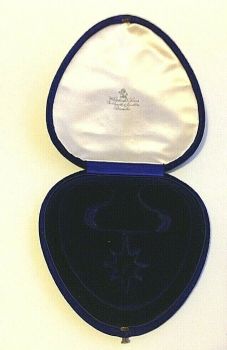 Antique heart shaped blue velvet Jewellery display box pendent necklace