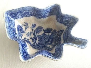 Antique Victorian 19th century ceramic leaf pickle dish blue & white