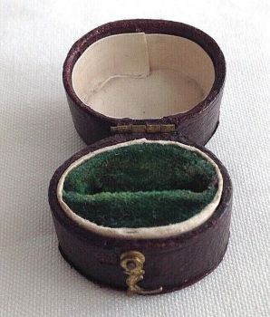 Antique Victorian ring oval display box 