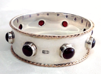 Vintage solid silver Guild of Handicrafts bangle bracelet cabochon Garnet stones