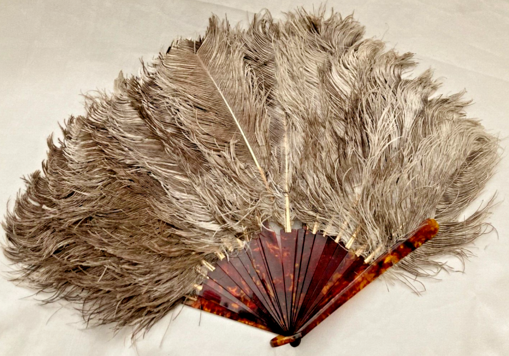Antique Edwardian Ostrich feather theatre fan T Shell sticks gold heart 190