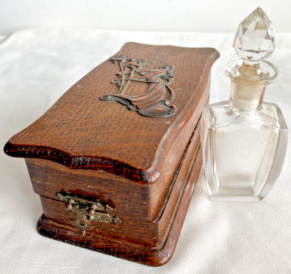 Antique glass perfume bottle Raphael Plaisir Paris boxed sealed with conten
