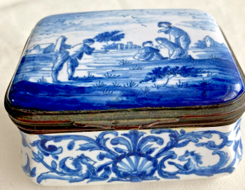 Antique Dutch Delft blue & white enamelled snuff box rural scene mythical beast