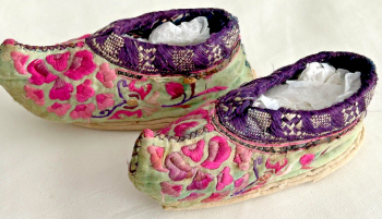 A pair of antique Chinese Lotus Bound Foot feet Shoes Embroidered Silk slippers