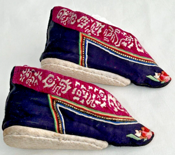 A pair of antique Chinese Lotus Bound Foot feet Shoes Embroidered Silk slippers