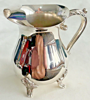 Superb quality Viners silver plate lipped jug
