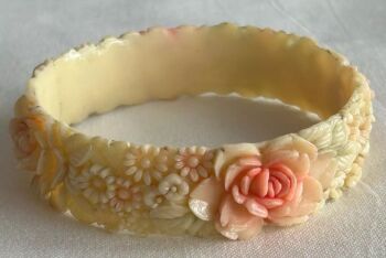 Vintage moulded celluloid bangle bracelet pastel flowers French ?