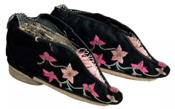 Antique Bound foot feet early 20th Century embroidered Chinese Lotus Shoes