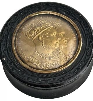 Antique Victorian Commemorative Queen Victoria & Albert wedding 1840 snuff box