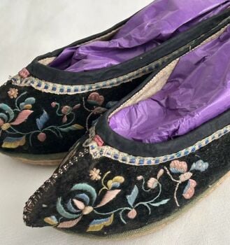 Antique embroidered Chinese slippers shoes Butterflies lotus Flowers Manchu