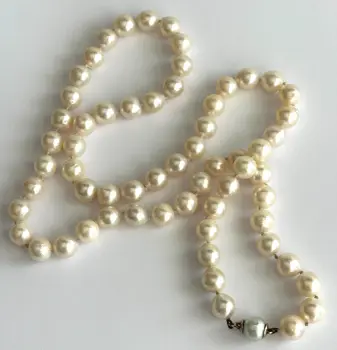 Vintage 9 ct gold clasp beautiful freshwater creamy white pearl necklace
